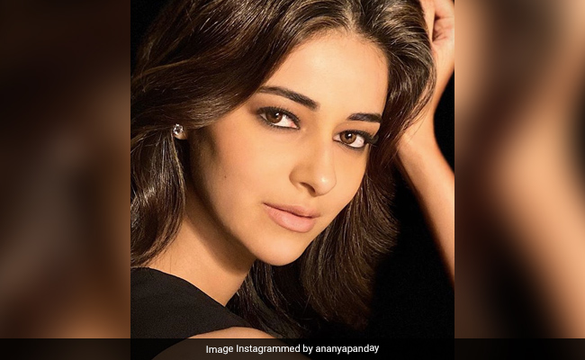 Ananya Panday Sets The Makeup Bar High With Smokey Eyes And Contoured Cheeks