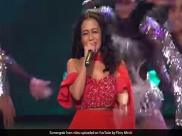 Neha Kakkar ने जोरदार परफॉर्मेंस से फिर मचाई धूम, बार-बार देखा जा रहा Video Neha Kakkar ने जोरदार परफॉर्मेंस से फिर मचाई धूम, बार-बार देखा जा रहा Video