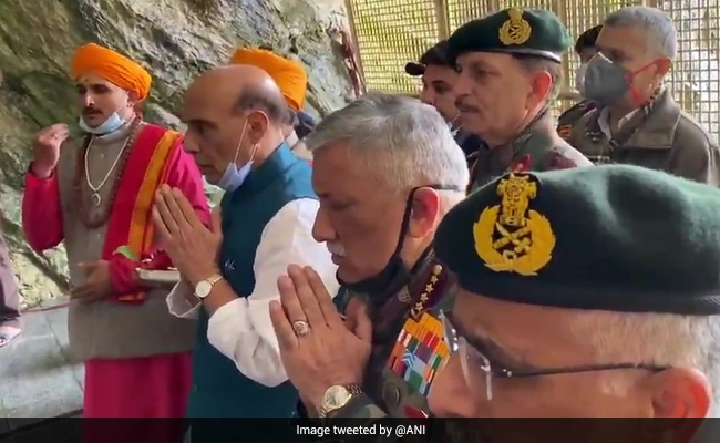 Rajnath Singh Offers Prayers At Amarnath Cave Shrine During Visit To J&K