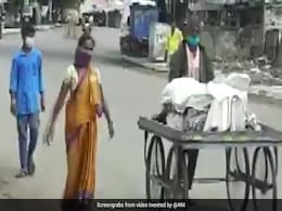 Son Carries Body Of Man Suspected To Have Died Of Coronavirus On Pushcart Son Carries Body Of Man Suspected To Have Died Of Coronavirus On Pushcart
