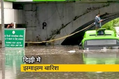 दिल्ली-एनसीआर में बारिश, जलजमाव से बढ़ी दिक्कतें दिल्ली-एनसीआर में बारिश, जलजमाव से बढ़ी दिक्कतें