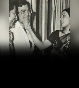 পুরনো ছবিতে বাবার প্রয়াণ দিবস স্মরণ করলেন টুইঙ্কল খান্না