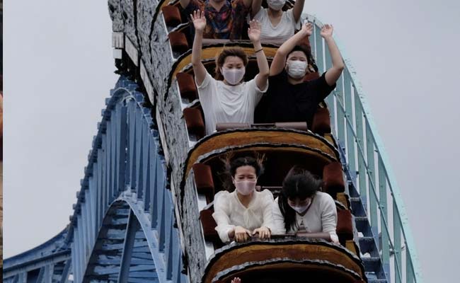 Watch: "Scream Inside Heart" While On Rollercoaster To Avoid Covid Spread