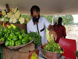 कोरोना काल ने रोजगार छीना : कैमरामेन बेच रहे सब्जी, जादूगर भी जादूगरी छोड़ कर रहे हैं मज़दूरी कोरोना काल ने रोजगार छीना : कैमरामेन बेच रहे सब्जी, जादूगर भी जादूगरी छोड़ कर रहे हैं मज़दूरी