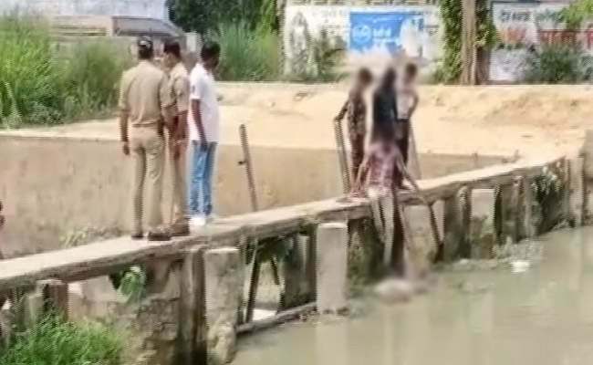 2 UP Cops Who Watched Children Pull Out Body From Canal Shifted