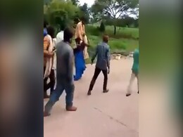 महिला को गांव में पीटते हुए घुमवाया, पति सहित 7 आरोपी गिरफ्तार कर भेजे गये जेल महिला को गांव में पीटते हुए घुमवाया, पति सहित 7 आरोपी गिरफ्तार कर भेजे गये जेल