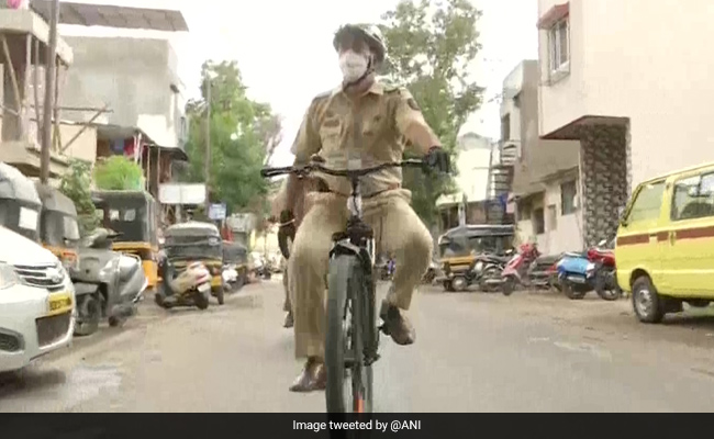 Pune Cop Conducts Patrol In COVID Containment Zones On A Cycle