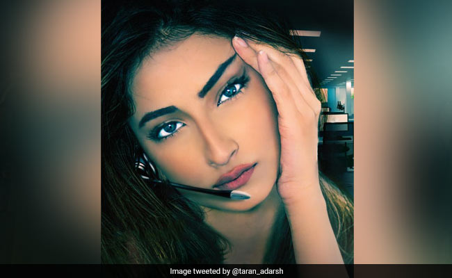 श्वेता तिवारी की बेटी पलक इस फिल्म से कर रही हैं डेब्यू, पोस्टर में दिखा ग्लैमरस लुक