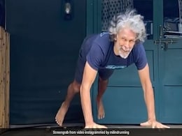 मिलिंद सोमन ने हवा में उछल-उछलकर मारे पुशअप्स तो फैन्स बोले- सर शेर लग रहे हो...देखें Video मिलिंद सोमन ने हवा में उछल-उछलकर मारे पुशअप्स तो फैन्स बोले- सर शेर लग रहे हो...देखें Video