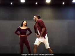 नेहा कक्कड़ ने भाई टोनी कक्कड़ के गाने 'लूडो'  पर किया जोरदार डांस, वायरल हुआ Video नेहा कक्कड़ ने भाई टोनी कक्कड़ के गाने 'लूडो'  पर किया जोरदार डांस, वायरल हुआ Video