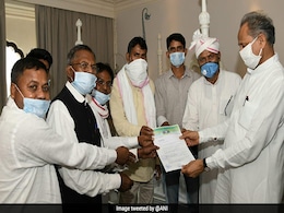 Ashok Gehlot Meets Governor After 2 Regional Party MLAs Extend Support Ashok Gehlot Meets Governor After 2 Regional Party MLAs Extend Support