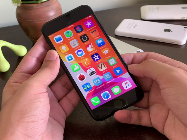 iPhone SE (2020) Review: Is This 'Affordable' iPhone Too Much Of A Compromise?