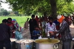 Delhi's Gurdwara Bangla Sahib Lends Helping Hand During COVID-19 Delhi's Gurdwara Bangla Sahib Lends Helping Hand During COVID-19