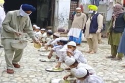 Gurdwara In Punjab's Malerkotla Wins Hearts For Providing Meals To Stranded Students Gurdwara In Punjab's Malerkotla Wins Hearts For Providing Meals To Stranded Students