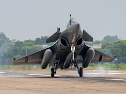 तस्वीरों में देखें : राफेल की IAF में एंट्री, भारतीय वायुसेना की शान बढ़ाएगा राफेल लड़ाकू विमान तस्वीरों में देखें : राफेल की IAF में एंट्री, भारतीय वायुसेना की शान बढ़ाएगा राफेल लड़ाकू विमान