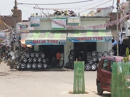 दिल्ली: दंगाइयों का 'निशाना' बने गोकुलपुरी इलाके के टायर-ऑटो पार्ट्स मार्केट में फिर लौटी रौनक.. दिल्ली: दंगाइयों का 'निशाना' बने गोकुलपुरी इलाके के टायर-ऑटो पार्ट्स मार्केट में फिर लौटी रौनक..