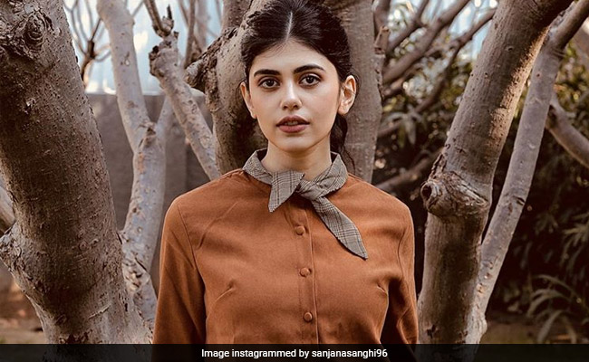 "See You Soon. Or Maybe Not": Sushant Singh Rajput's <I>Dil Bechara</i> Co-Star Sanjana Sanghi Leaves Mumbai For Hometown