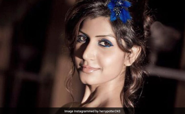 बॉलीवुड एक्ट्रेस Divvya Choksey का हुआ निधन, डेढ़ साल से Cancer से लड़ रहीं थी जंग