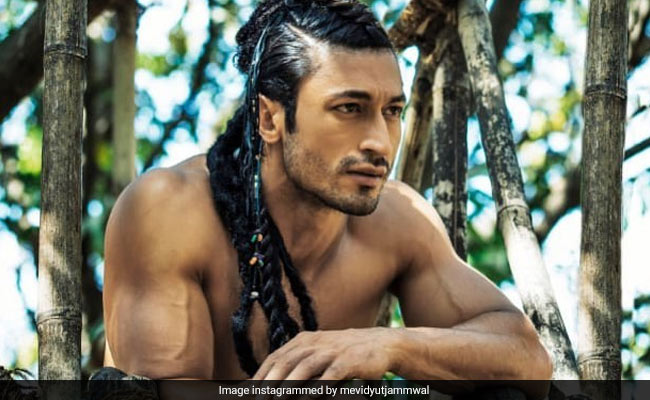 विद्युत जामवाल ने शेयर की हनुमान चालीसा की अनोखी तस्वीर, फैंस बोले- जय बजरंगबली