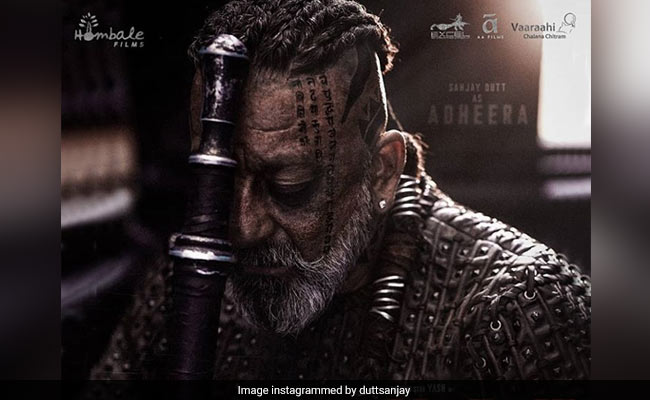 KGF Chapter 2 में संजय दत्त का 'अधीरा' का लुक हुआ रिलीज, 'कांचा चीना' से भी लग रहे ज्यादा खतरनाक