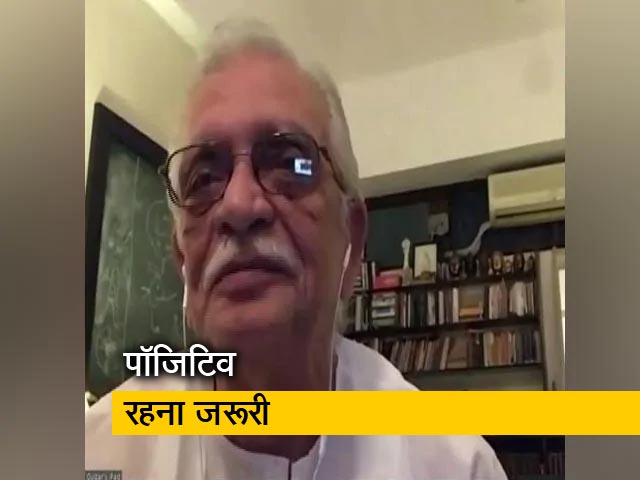 आपको अंधेरे में भी रोशनी खोजनी होती है: गीतकार गुलजार