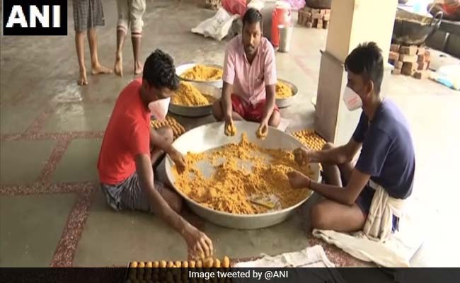 अयोध्या : राम मंदिर के भूमिपूजन की तैयारियां ज़ोरों पर, भोग के लिए बन रहे हैं 1,11,000 लड्डू