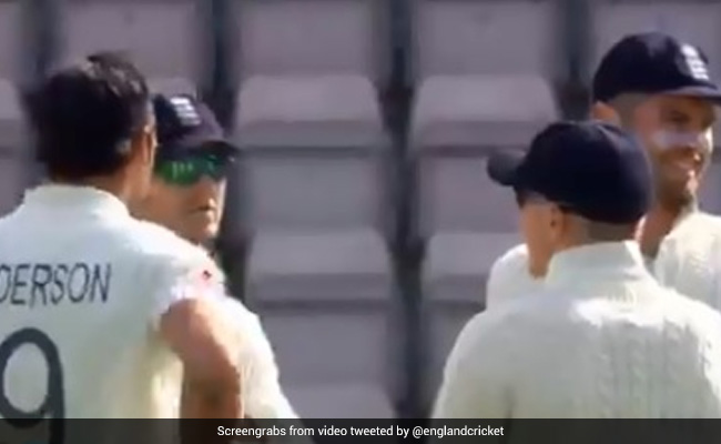 ENG vs WI 1st Test: सोशल डिस्टेंसिंग नहीं कर रहे खिलाड़ी, विकेट लेने के जश्न में कर रहे हैं बड़ी गलतियां..देखें Video