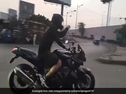 सुशांत सिंह राजपूत का पुराना वीडियो हुआ वायरल, सुबह-सुबह सड़कों पर खूब दौड़ाई थी बाइक- देखें Video सुशांत सिंह राजपूत का पुराना वीडियो हुआ वायरल, सुबह-सुबह सड़कों पर खूब दौड़ाई थी बाइक- देखें Video