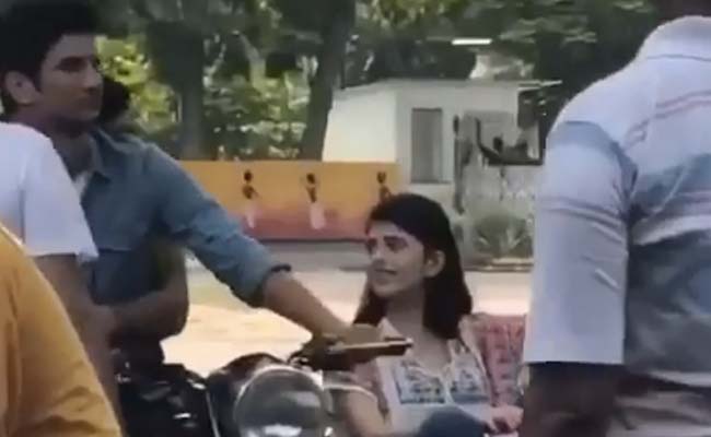 सुशांत और संजना का दिल बेचारा की शूटिंग से जुड़ा Video हुआ वायरल, बाइक पर साथ बैठे नजर आए कलाकार