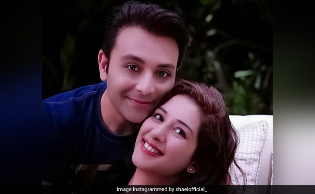 Actress Sameksha Singh Marries Singer Shael Oswal In Singapore; Says, "I Have No Plans Of Returning To Mumbai Now"