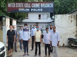 महंगी कार में घूमने वाला ठग गिरफ्तार, आगे पीछे एस्कॉर्ट करती थीं बाउंसरों से भरी जिप्सियां महंगी कार में घूमने वाला ठग गिरफ्तार, आगे पीछे एस्कॉर्ट करती थीं बाउंसरों से भरी जिप्सियां