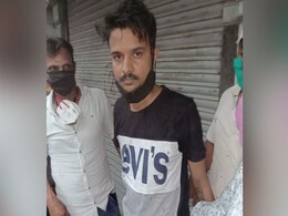 दिल्ली पुलिस की क्राइम ब्रांच ने एक शख्स को किया गिरफ्तार, अपने आप को बताता था गृहमंत्री का पर्सनल सेक्रेटरी दिल्ली पुलिस की क्राइम ब्रांच ने एक शख्स को किया गिरफ्तार, अपने आप को बताता था गृहमंत्री का पर्सनल सेक्रेटरी