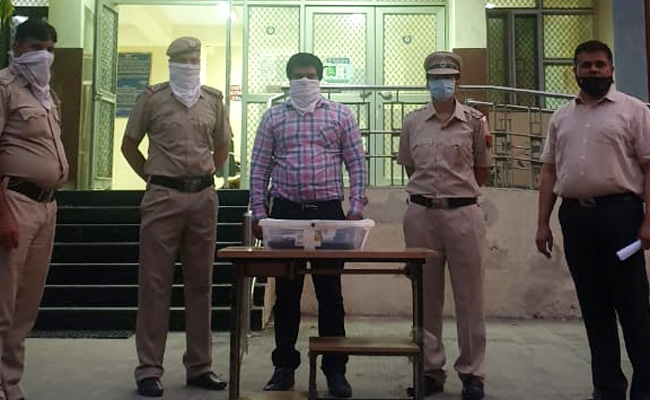 नौकरी से निकालने पर कोरोना संक्रमितों सहित 18000 मरीज़ों का डेटा डिलीट कर दिया