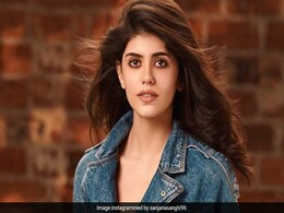 ''दिल बेचारा'' की एक्ट्रेस संजना सांघी फैशन के मामले में नहीं हैं किसी से कम, देखें उनकी Unseen Pics ''दिल बेचारा'' की एक्ट्रेस संजना सांघी फैशन के मामले में नहीं हैं किसी से कम, देखें उनकी Unseen Pics