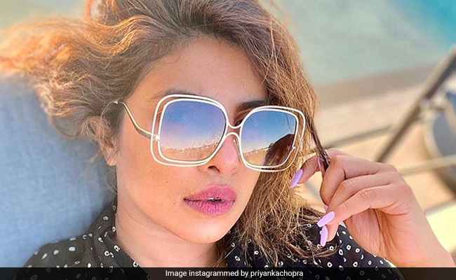 Priyanka Chopra's Guide To Sun-Bathing In Style. Because, Summer