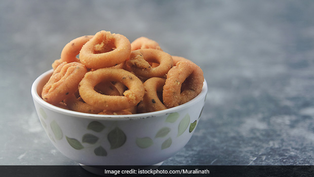 Healthy Snacks: 4 Baked Munchies For Mid-Meal Hunger Pangs