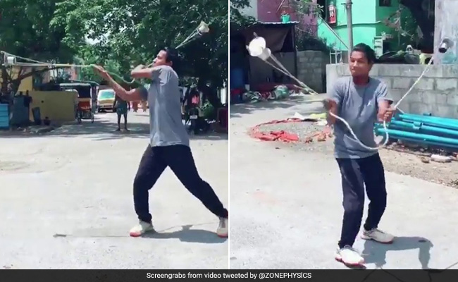 ग्लास में पानी भरकर शख्स ने दिखाए ऐसे करतब, एक बूंद नहीं गिरी जमीन पर... देखें Viral Video