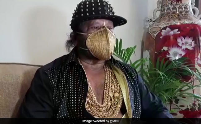 पुणे के बाद उड़ीसा के बिजनेसमैन ने बनवाया 3 लाख के सोने का मास्क, Photo हुई वायरल