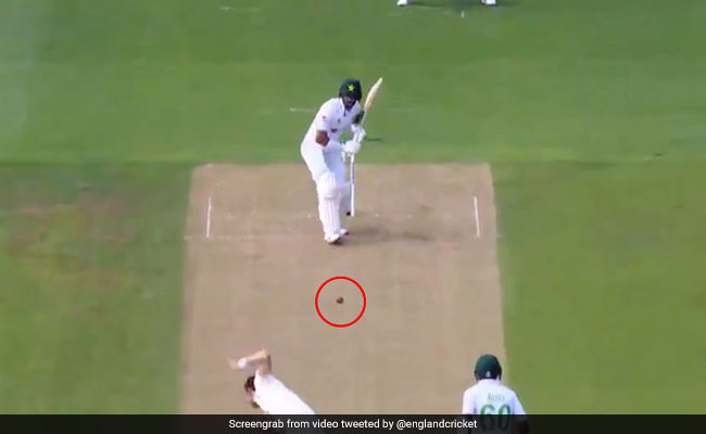Eng Vs Pak: बाहर जा रही गेंद अचानक आई अंदर, आउट होने के बाद ऐसे देखने लगा पाक बल्लेबाज - देखें Video
