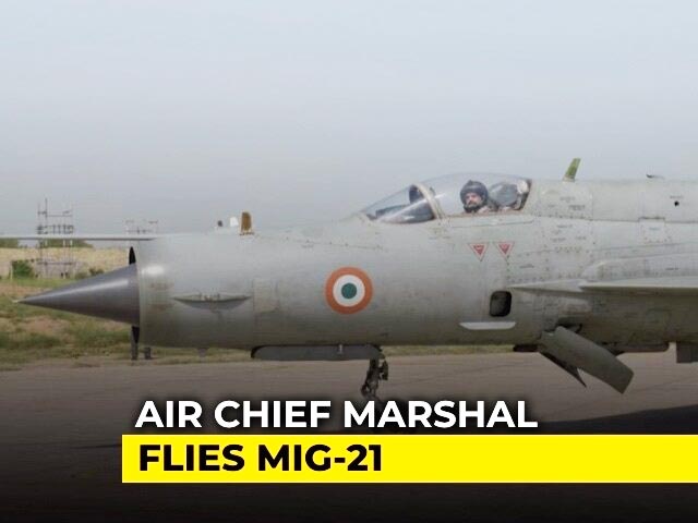 Air Chief Marshal RKS Bhadauria Flies MiG-21 Bison | NDTV Beeps