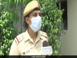 कोरोना संकट में अभूतपूर्व भूमिका के लिए राष्ट्रपति ने इन 3 पुलिसकर्मियों को राष्ट्रपति भवन बुलाया कोरोना संकट में अभूतपूर्व भूमिका के लिए राष्ट्रपति ने इन 3 पुलिसकर्मियों को राष्ट्रपति भवन बुलाया