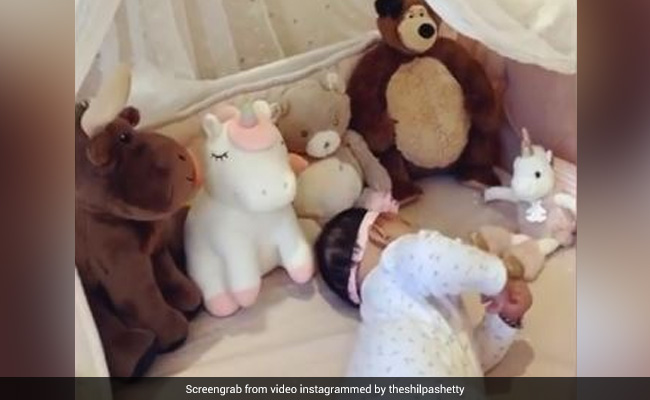 शिल्पा शेट्टी की बेटी हुईं 6 महीने की, एक्ट्रेस Video शेयर कर बोलीं- एक पल वे इतने छोटे होते है...