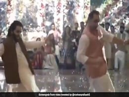 Ek Pal Ka Jeena गाने पर पिता और बेटे ने किया धमाकेदार डांस... देखें VIRAL VIDEO Ek Pal Ka Jeena गाने पर पिता और बेटे ने किया धमाकेदार डांस... देखें VIRAL VIDEO