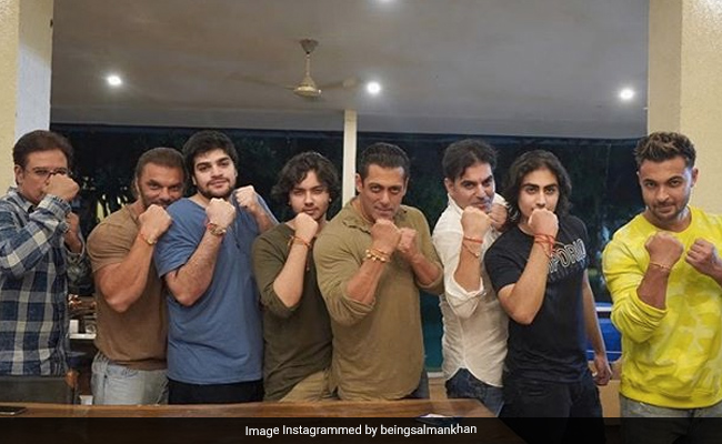 Salman Khan ने शेयर की राखी सेलिब्रेशन से जुड़ी Photos, खान परिवार ने इस अंदाज में मनाया त्योहार