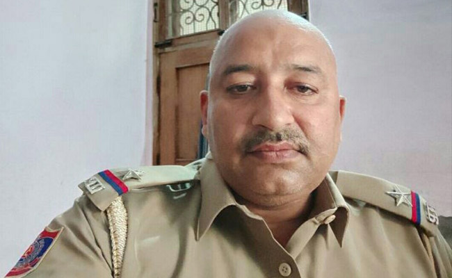 दिल्ली : अवैध निर्माण देख रहे थे पुलिस कर्मी, तीसरी मंजिल की छत गिरने से एक की मौत, एक घायल