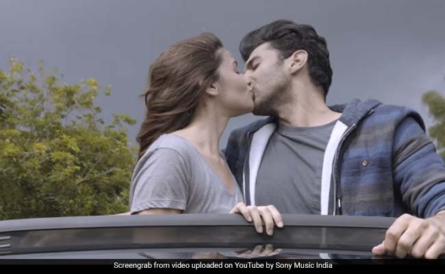 New Addition To <I>Sadak 2</i> Playlist: Alia Bhatt, Aditya Roy Kapur's <I>Ishq Kamaal</i>