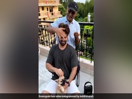 पिता से बालों की मालिश करवाते हुए हिमांश कोहली का VIDEO हुआ वायरल, एक्टर ने कहा- थैंक्यू पापा पिता से बालों की मालिश करवाते हुए हिमांश कोहली का VIDEO हुआ वायरल, एक्टर ने कहा- थैंक्यू पापा