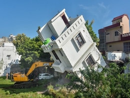 अतिक्रमण के खिलाफ कार्रवाई : ध्वस्त किये गये मुख्तार के दो अवैध निर्माण अतिक्रमण के खिलाफ कार्रवाई : ध्वस्त किये गये मुख्तार के दो अवैध निर्माण