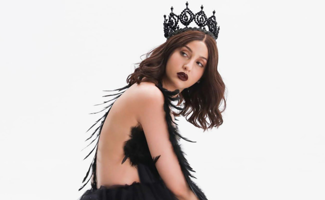 Decoding Nora Fatehi's Two Looks In <i>Pachtaoge</i>