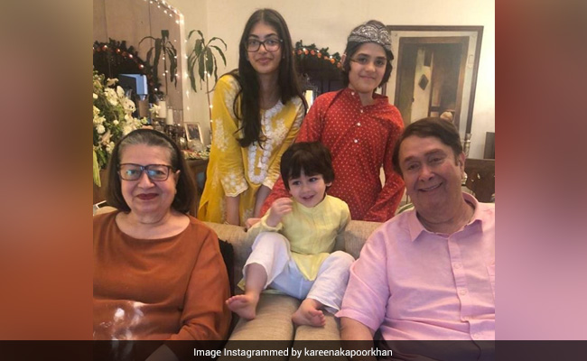 In Kareena Kapoor's Post For Her "Favourite Humans," BFF Malaika Arora Couldn't Help But Notice This